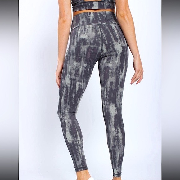 ☃️BOGO50%☃️ 🆕🩶MONO B: WATERFALL CUT OUT RACERBACK SPORTS BRA MEDIUM - Picture 4 of 4